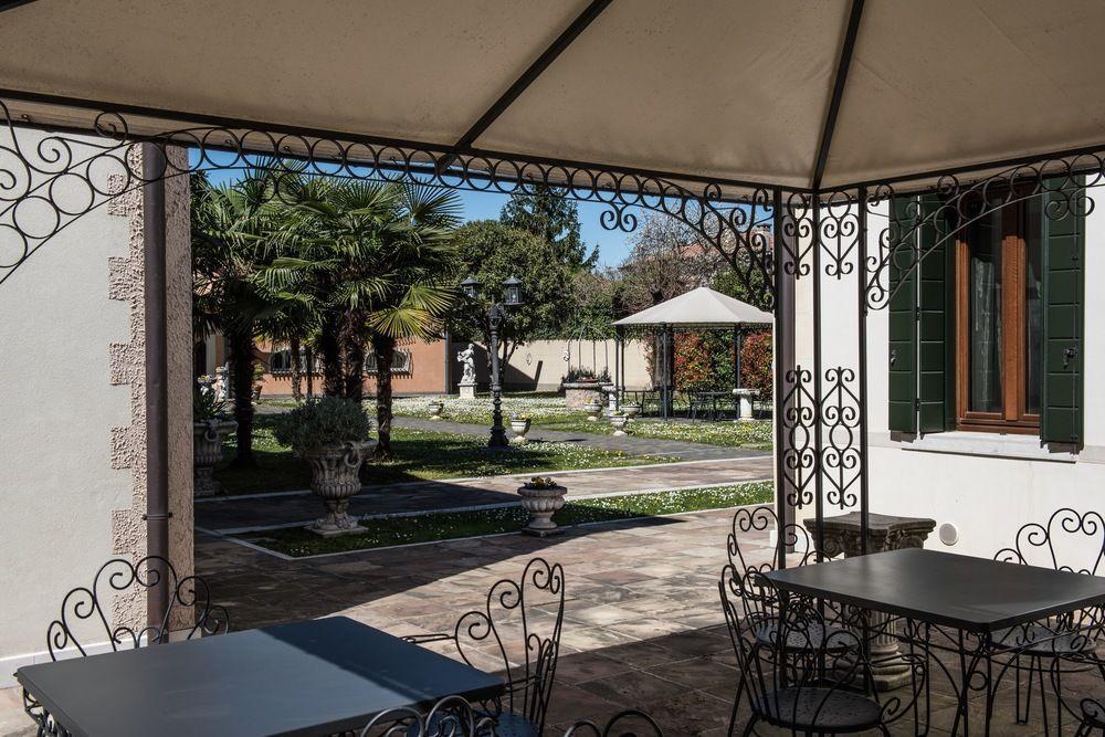 The Foscarini 4*
