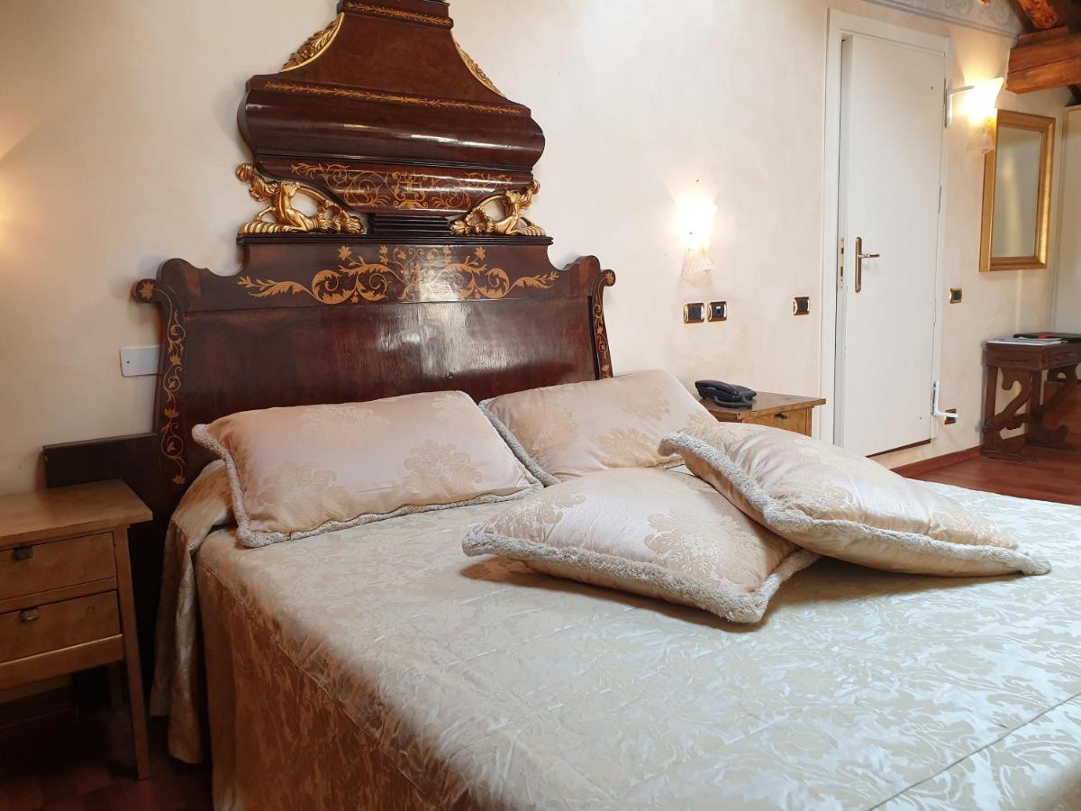 The Foscarini 4*